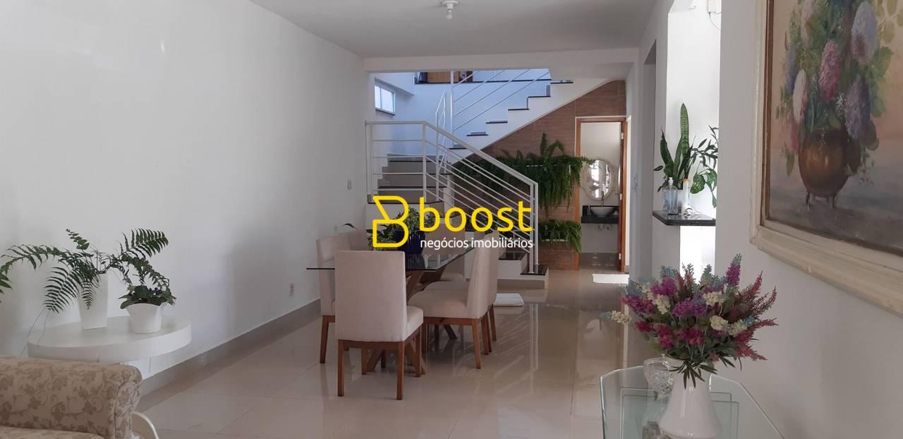 Casa com 3 dormitórios à venda, 236 m² por R$ 660.000,00 - Parque Residencial do Camaru - Uberlândia/MG
