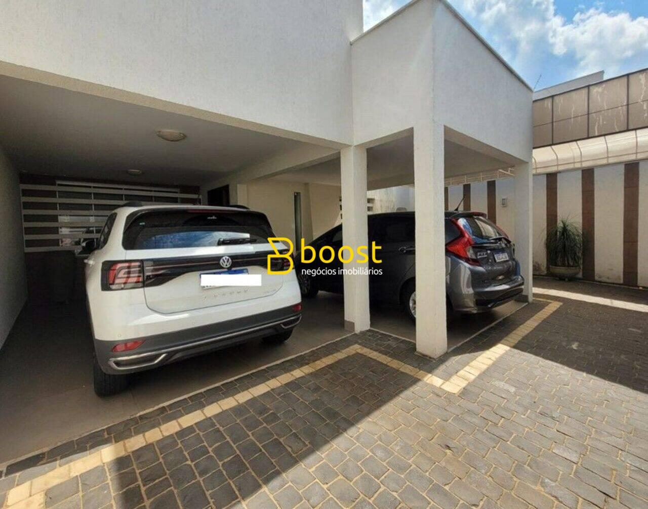 Casa com 3 quartos, 197 m², à venda por R$ 750.000 - Patrimônio - Uberlândia/MG, foto 3