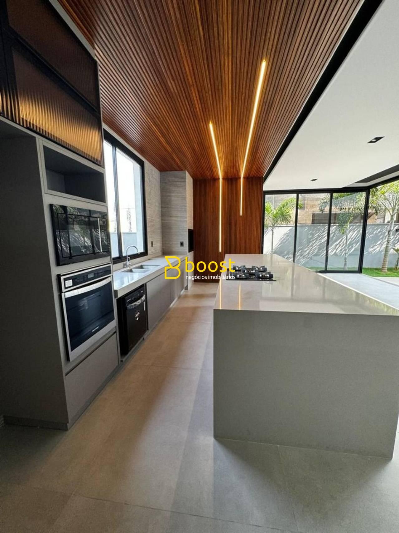 Casa com 5 quartos, 358 m², à venda por R$ 4.500.000 - Jardins Gênova - Uberlândia/MG