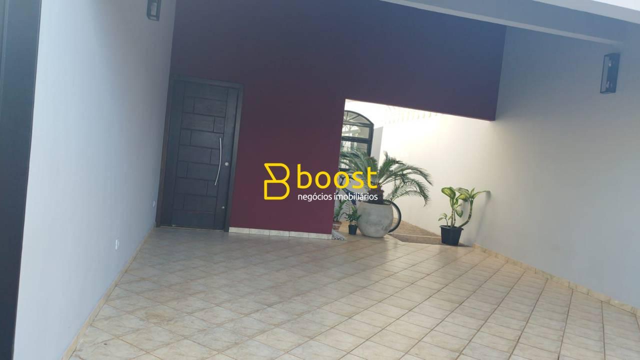 Casa com 3 quartos, 142 m², à venda por R$ 610.000 - Presidente Roosevelt - Uberlândia/MG