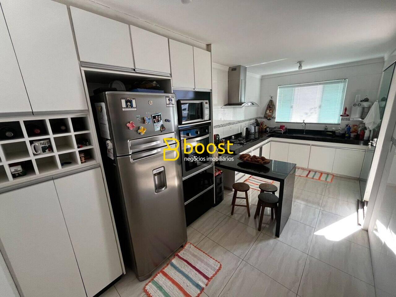 Casa com 3 dormitórios à venda, 157 m² por R$ 720.000 - Laranjeiras - Uberlândia/MG, foto 4