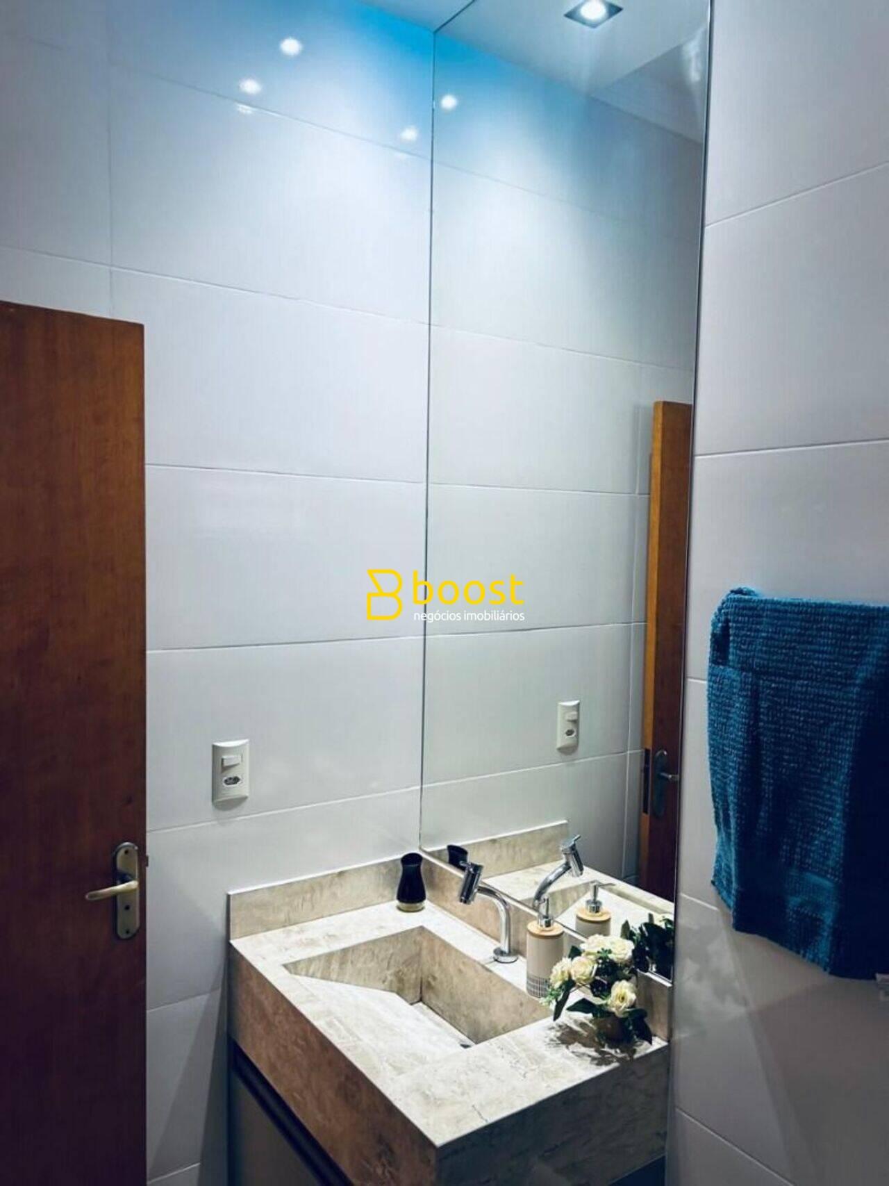 Casa com 3 quartos, 235 m², à venda por R$ 995.000 - Alto Umuarama - Uberlândia/MG, foto 3