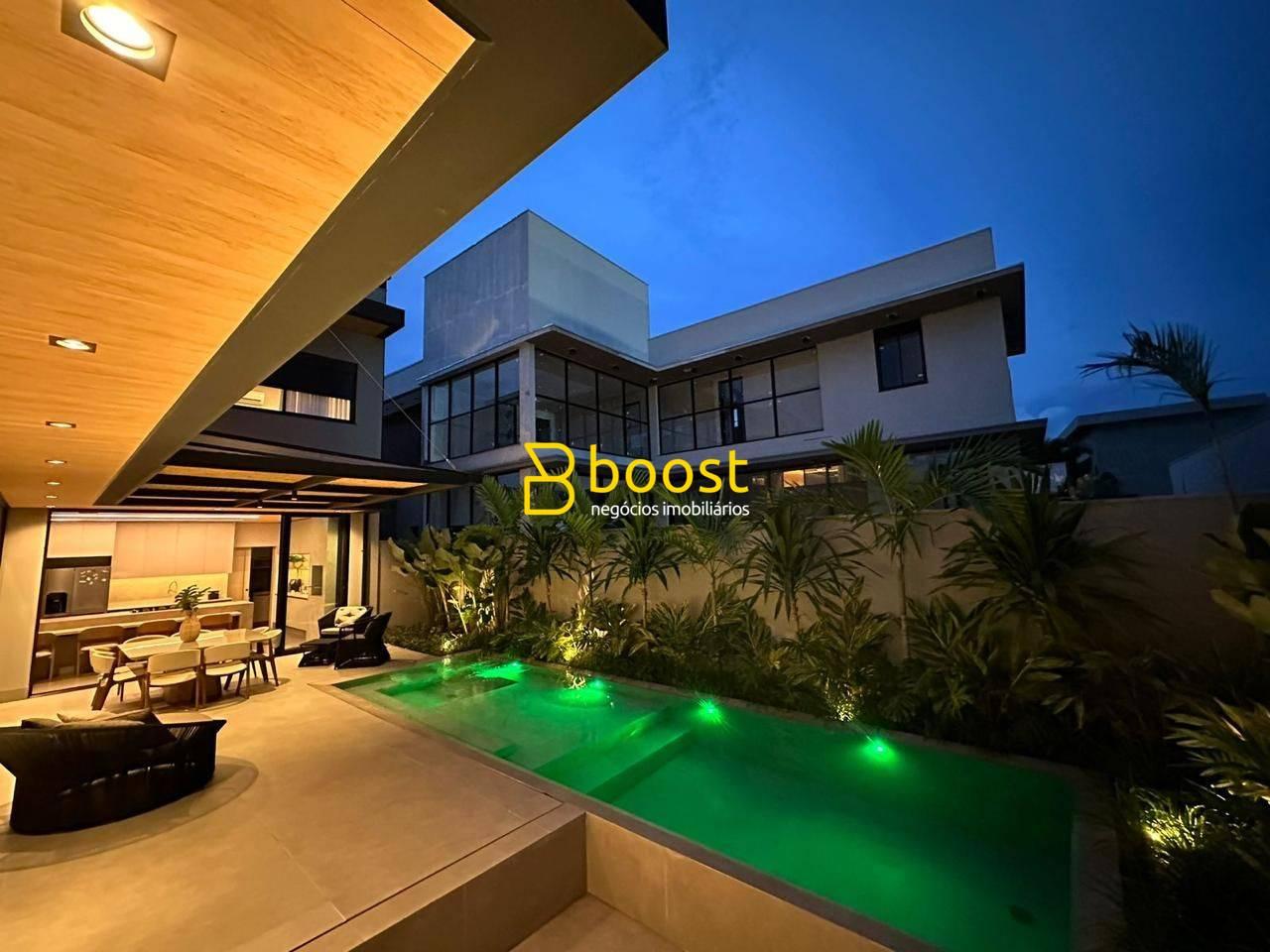Casa com 4 quartos, 330 m², à venda por R$ 4.295.000 - Jardim Versailles - Uberlândia/MG