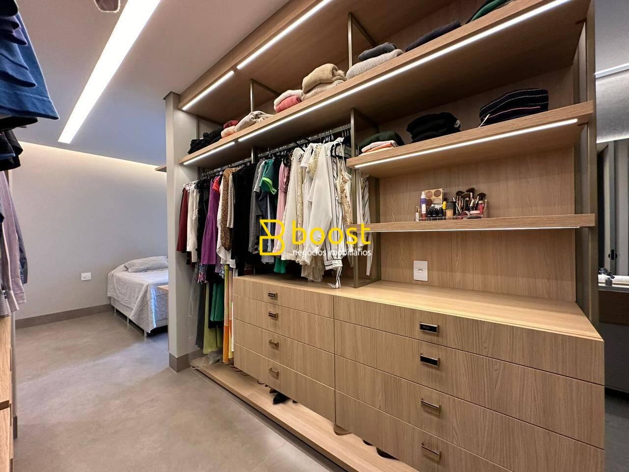 Casa com 4 quartos, 330 m², à venda por R$ 4.295.000 - Jardim Versailles - Uberlândia/MG, foto 4