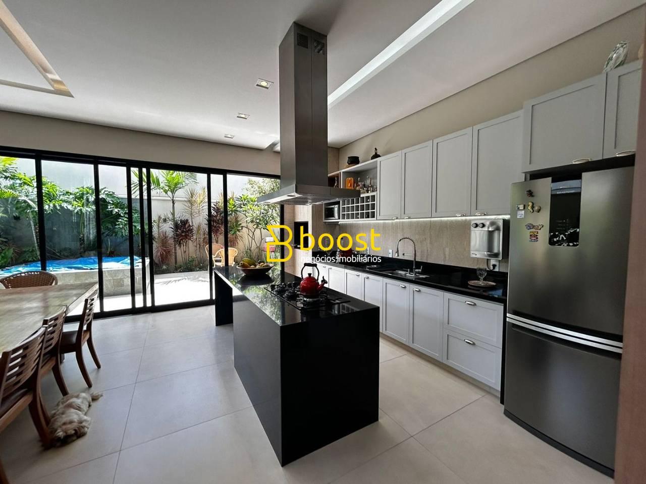 Casa com 3 quartos, 200 m², à venda por R$ 1.750.000 - Shopping Park - Uberlândia/MG