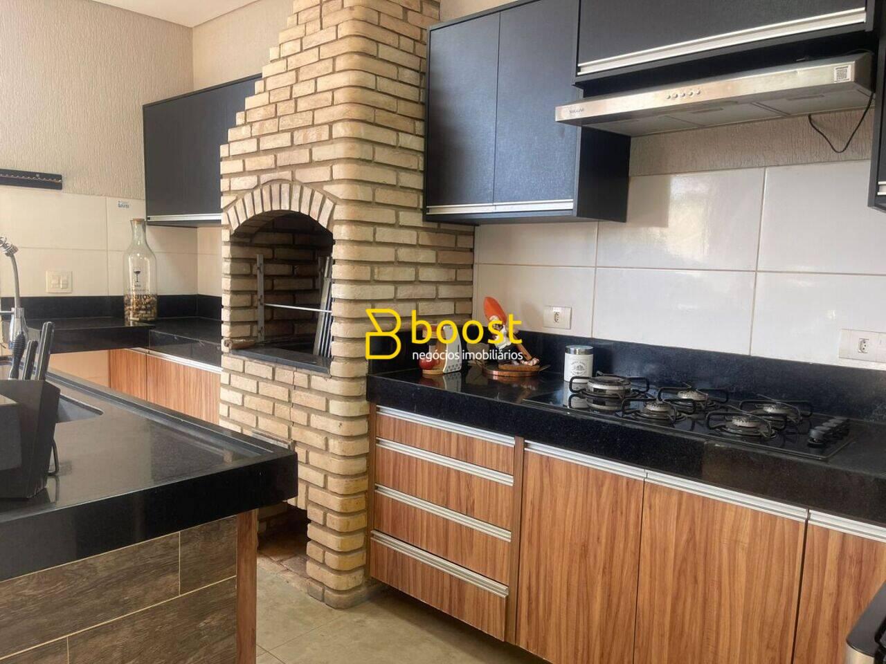 Casa com 4 quartos, 210 m², à venda por R$ 1.890.000 - Jardim Karaíba - Uberlândia/MG, foto 2