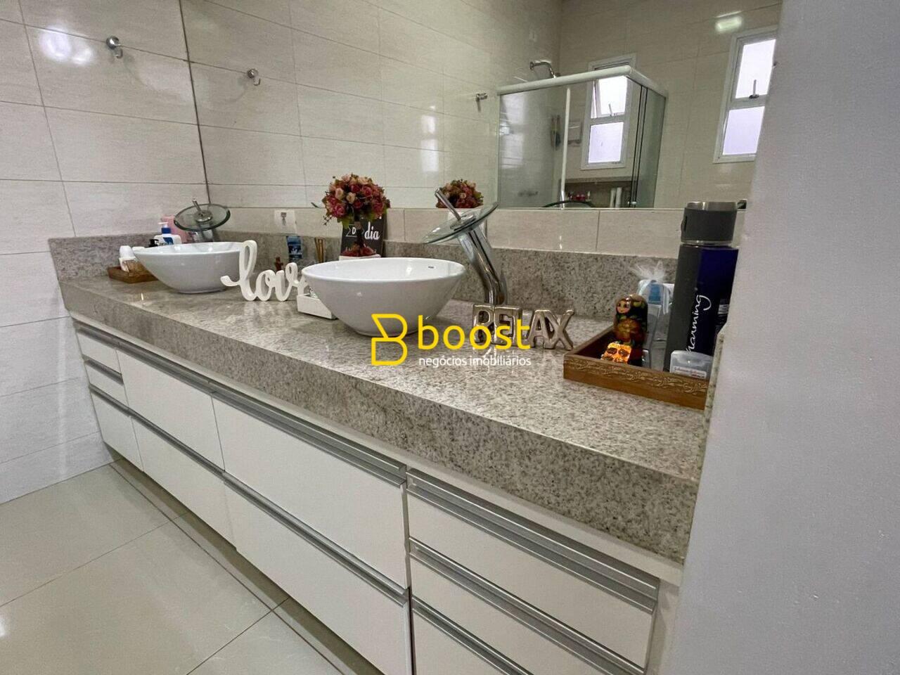 Casa com 4 quartos, 210 m², à venda por R$ 1.890.000 - Jardim Karaíba - Uberlândia/MG, foto 3