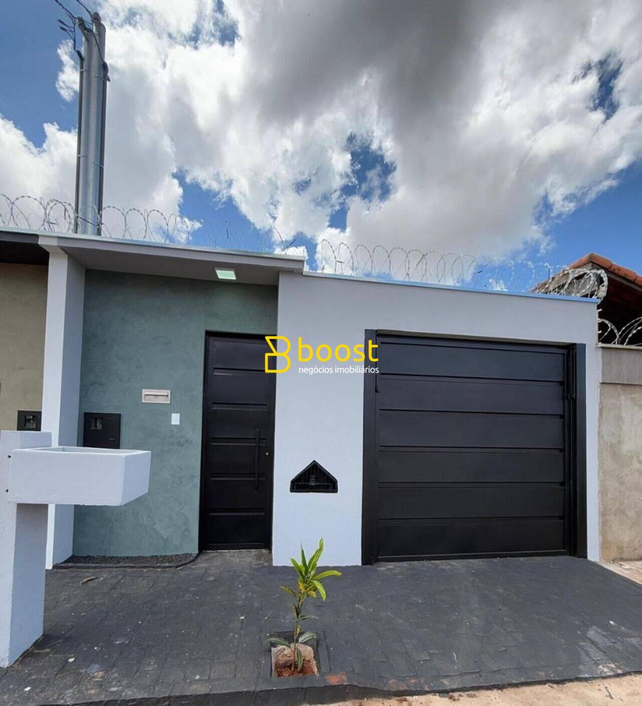 Casa com 3 quartos, 90 m², à venda por R$ 470.000 - Santa Mônica - Uberlândia/MG, foto 2
