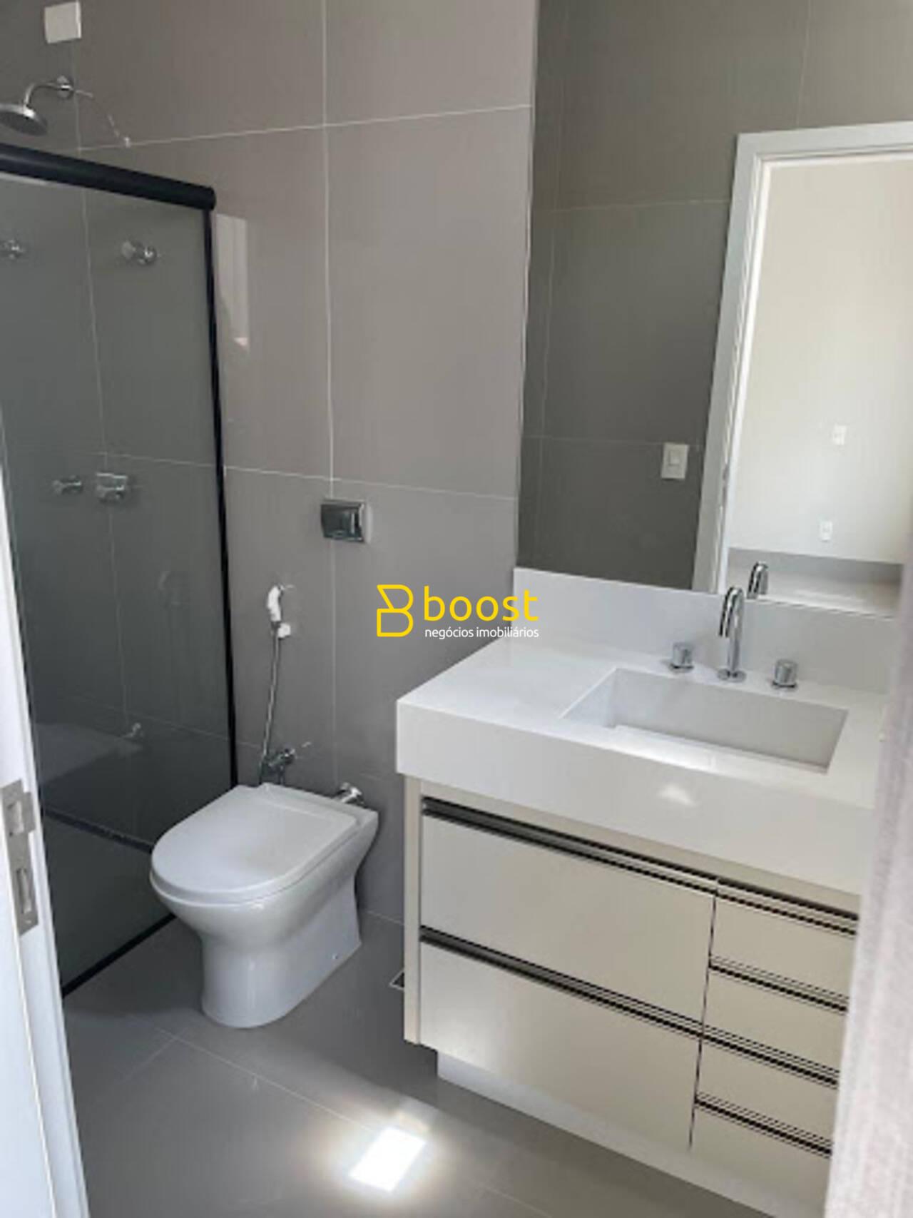Casa com 3 quartos, 240 m², à venda por R$ 2.200.000 - Condomínio Golden Village - Uberlândia/MG, foto 2