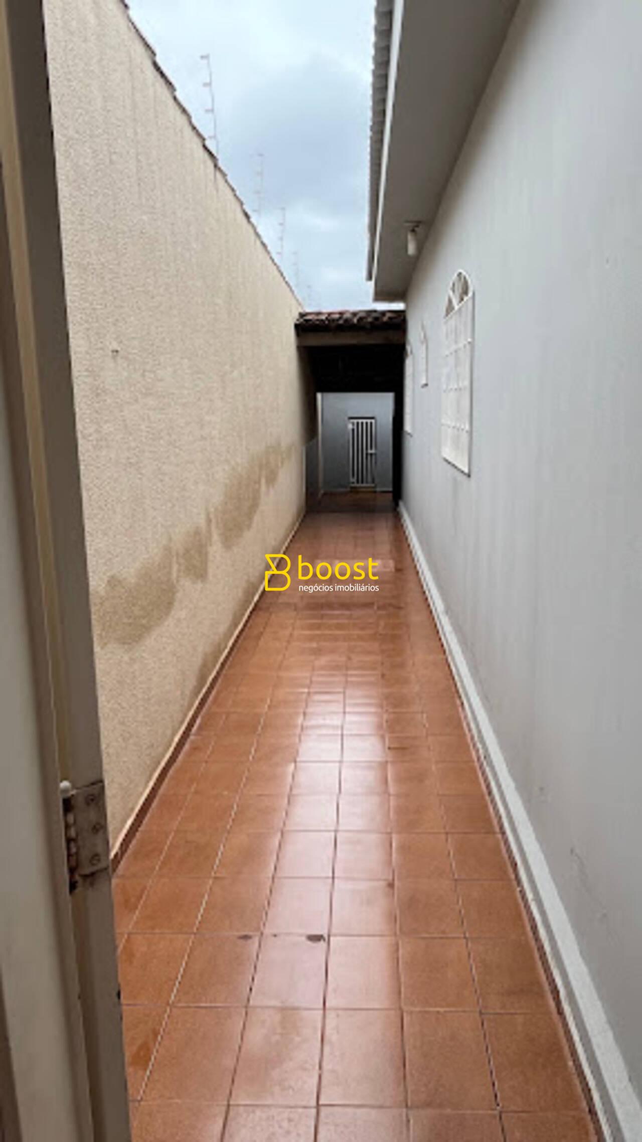 Casa com 3 quartos, 90 m², à venda por R$ 420.000 - Jardim Patrícia - Uberlândia/MG, foto 4