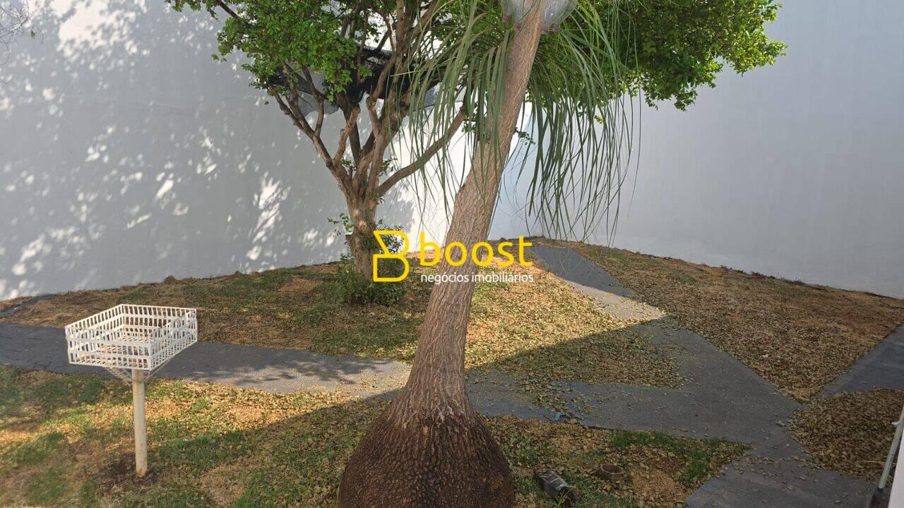 Casa com 3 quartos, 156 m², à venda por R$ 625.000 - Vigilato Pereira - Uberlândia/MG, foto 2