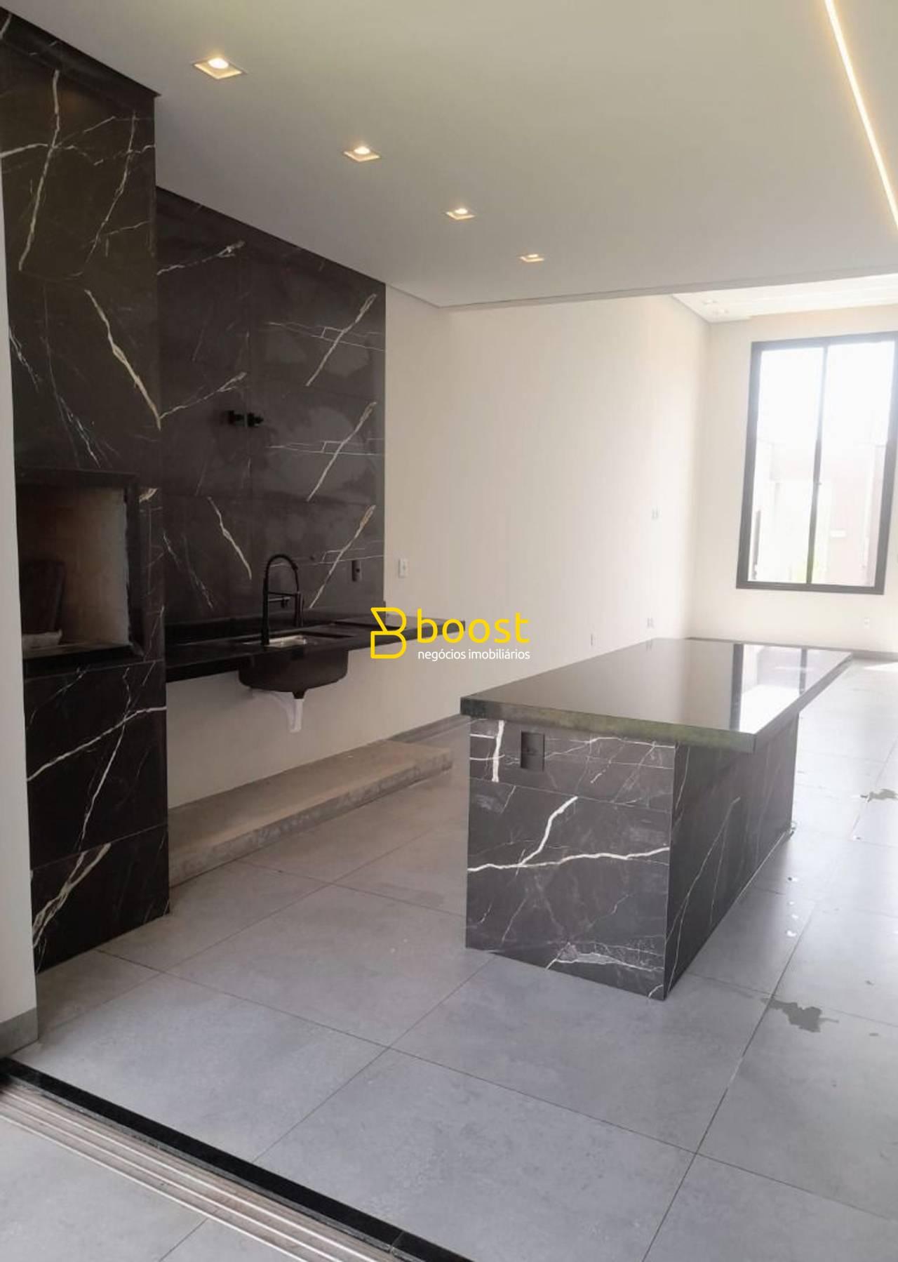 Casa com 3 quartos, 140 m², à venda por R$ 780.000 - Novo Mundo - Uberlândia/MG