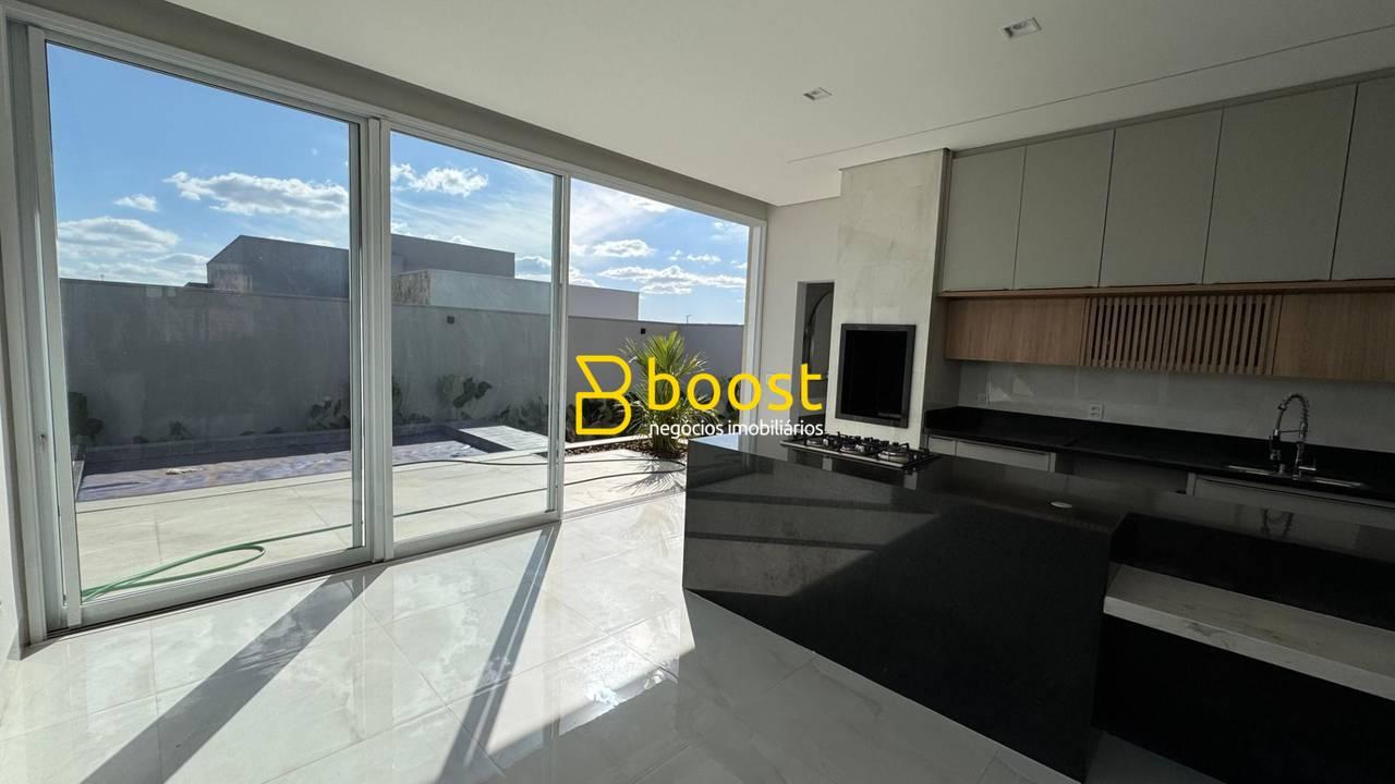 Casa com 3 dormitórios à venda, 200 m² por R$ 2.500.000,00 - Condomínio Tamboré - Uberlândia/MG