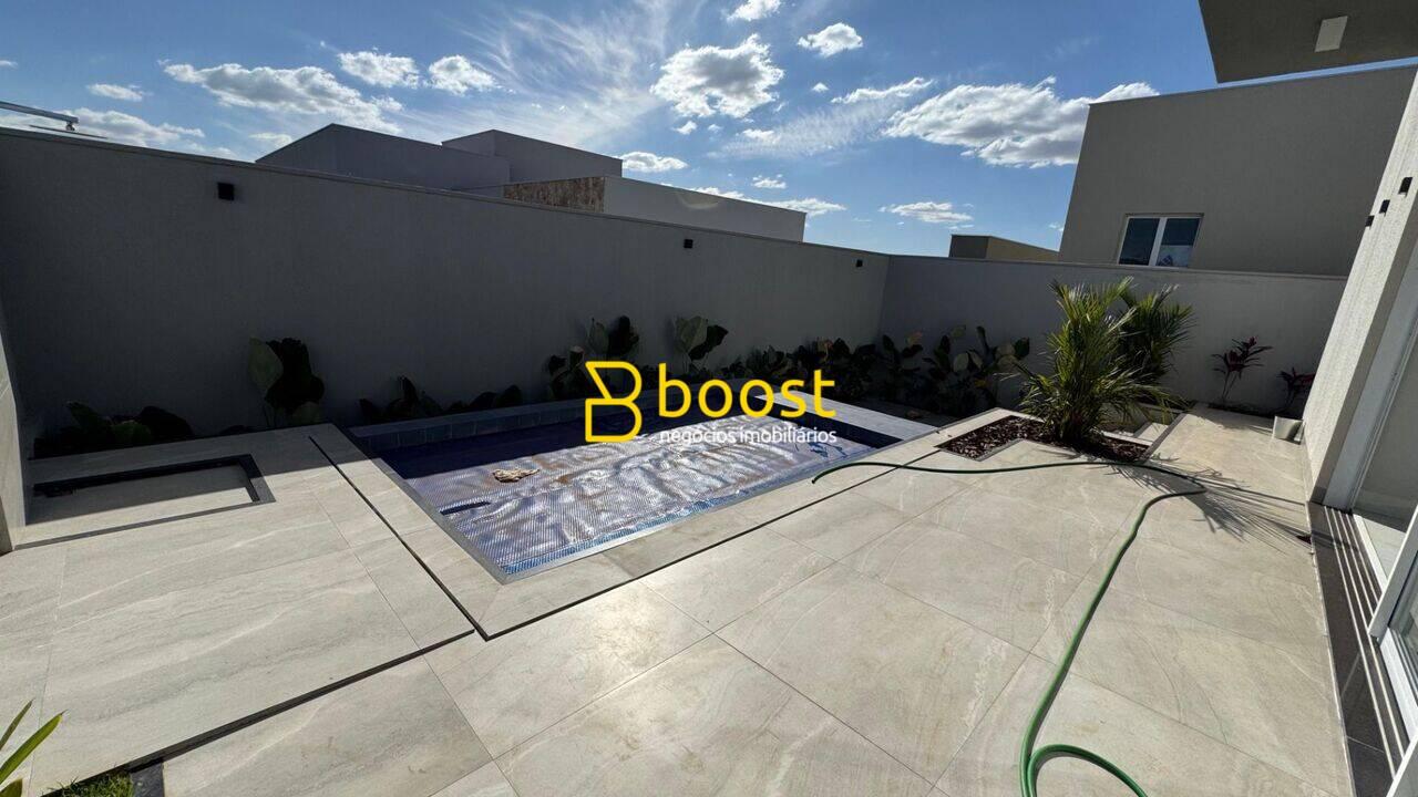 Casa com 3 dormitórios à venda, 200 m² por R$ 2.500.000,00 - Condomínio Tamboré - Uberlândia/MG, foto 2