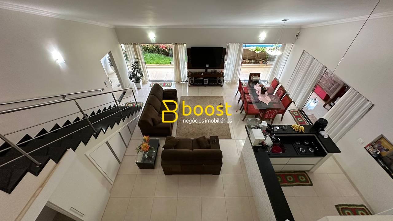 Casa com 4 quartos, 300 m², à venda por R$ 1.390.000 - Cidade Jardim - Uberlândia/MG