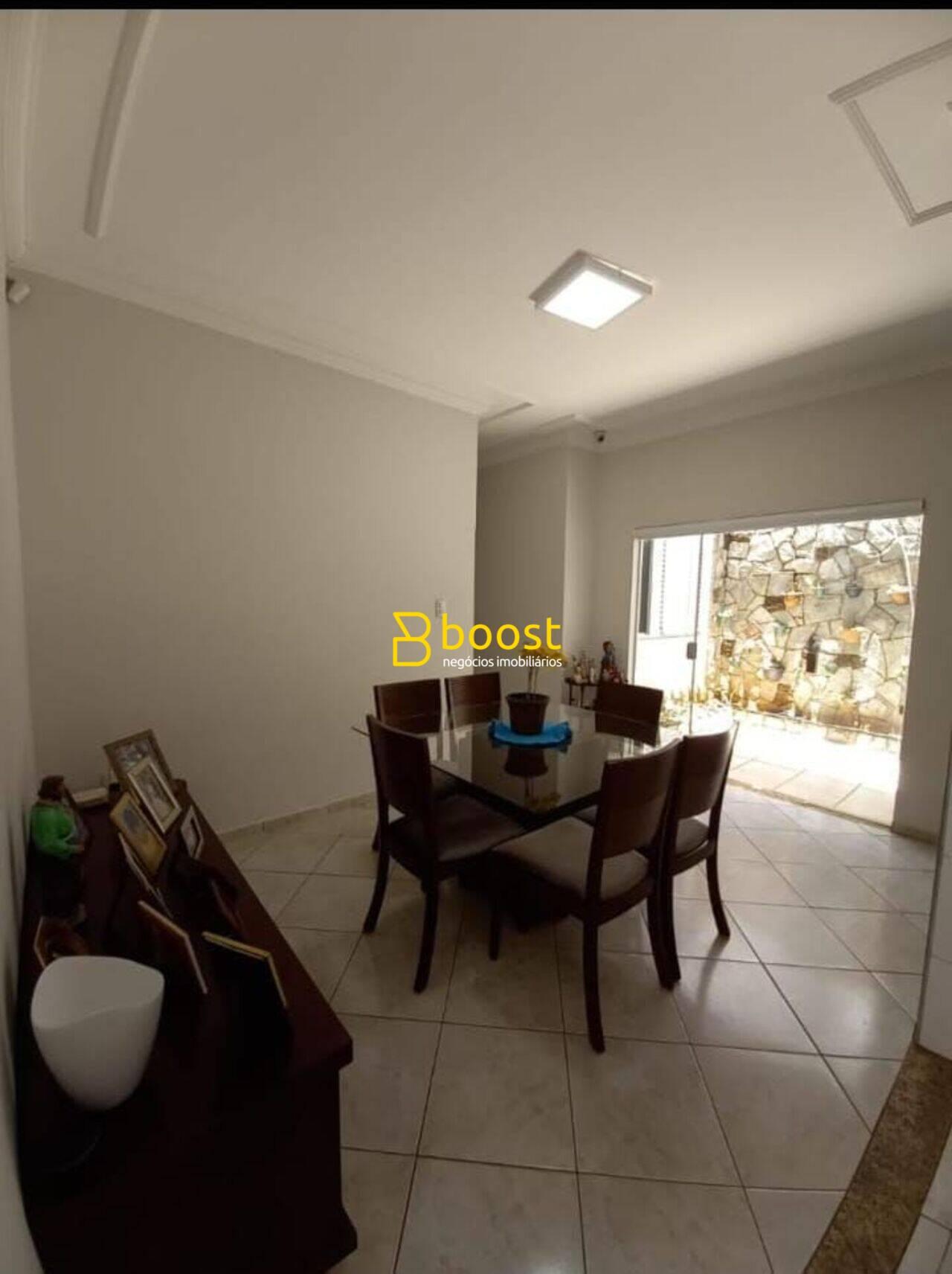 Casa com 3 dormitórios à venda, 198 m² por R$ 820.000,00 - Cidade Jardim - Uberlândia/MG, foto 2