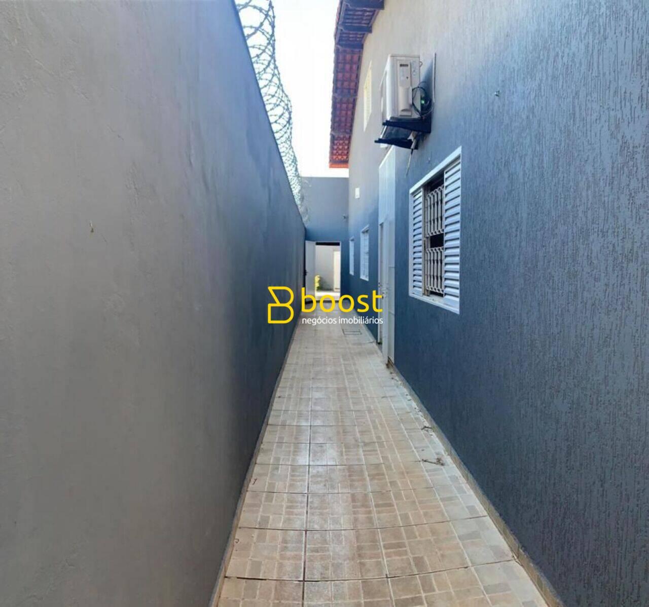 Casa com 3 quartos, 220 m², à venda por R$ 1.350.000 - Cidade Jardim - Uberlândia/MG, foto 2