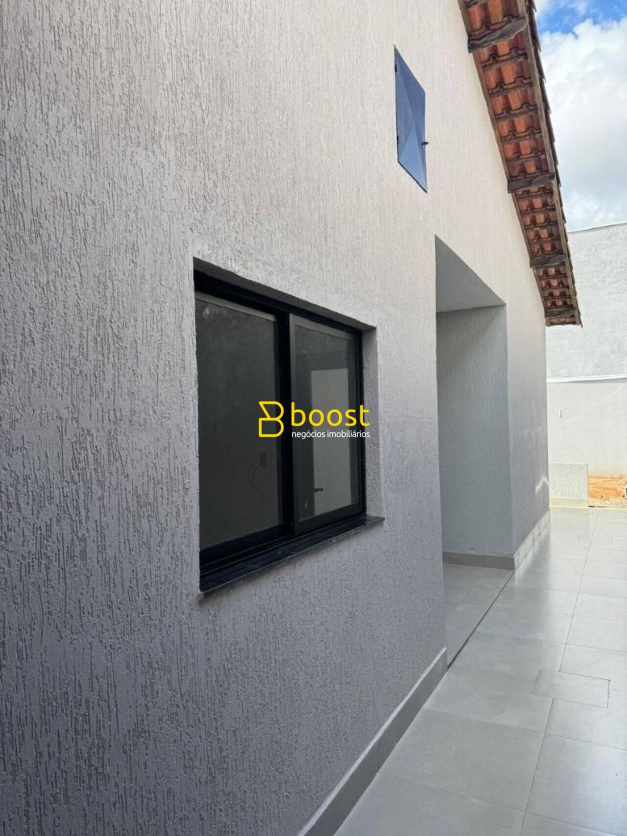 Casa com 3 dormitórios à venda, 135 m² por R$ 700.000,00 - Santa Rosa - Uberlândia/MG, foto 2