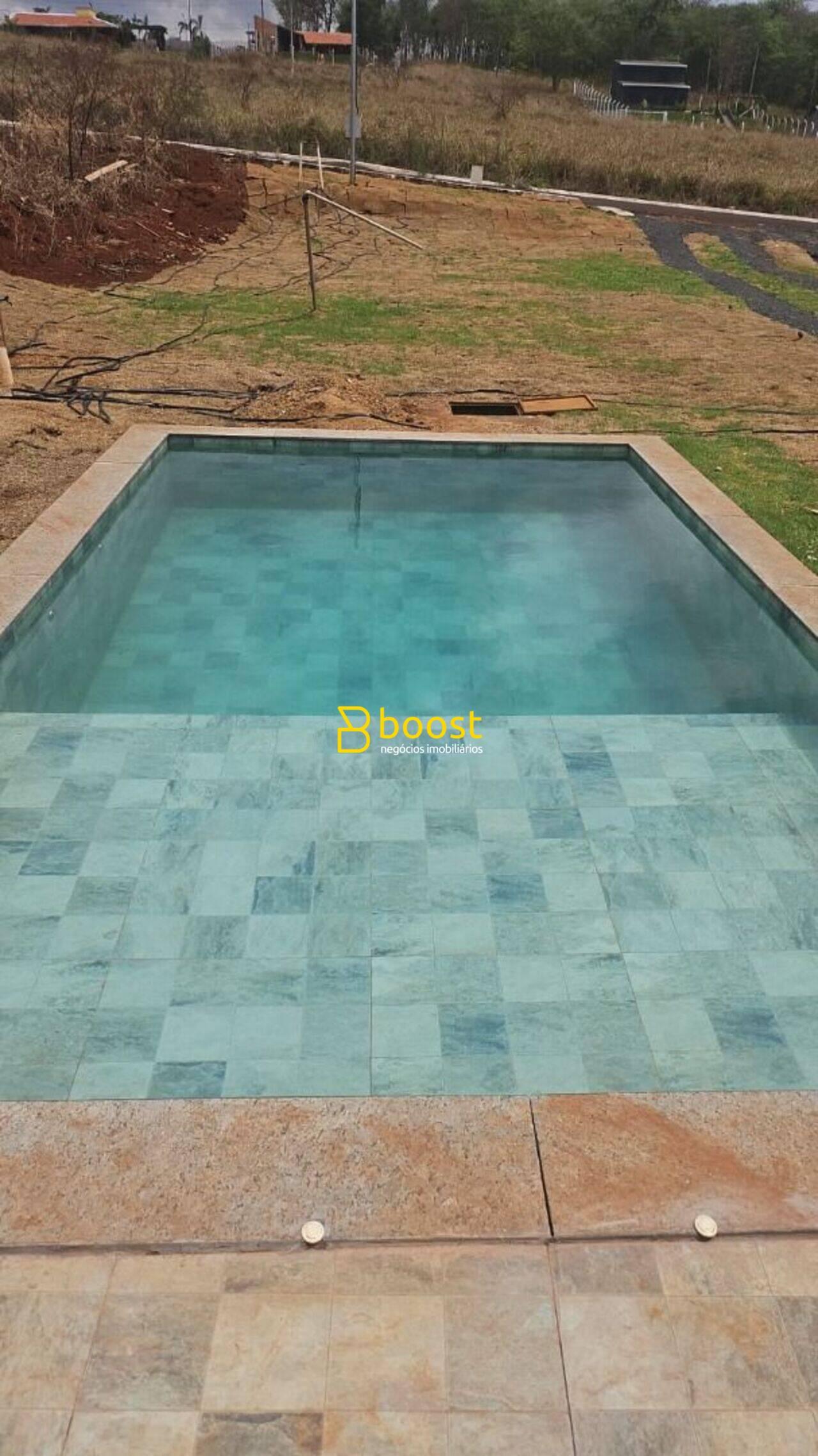 Rancho com 3 quartos, à venda por R$ 690.000 - Morada da Colina - Uberlândia/MG, foto 4