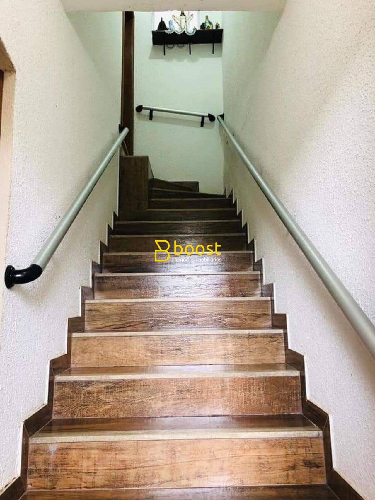 Sobrado à venda, 200 m² por R$ 1.350.000,00 - Santa Mônica - Uberlândia/MG, foto 2