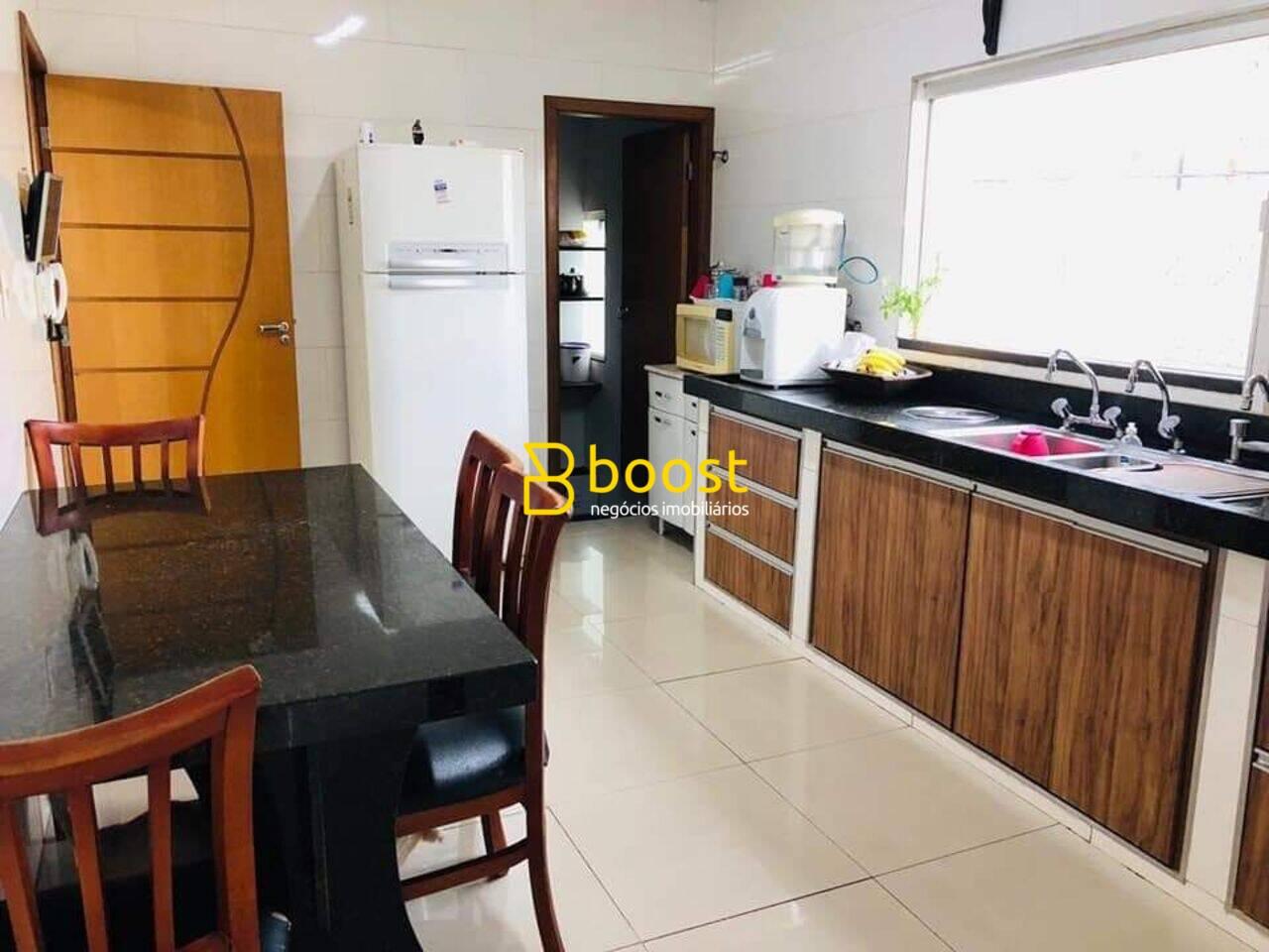 Sobrado à venda, 200 m² por R$ 1.350.000,00 - Santa Mônica - Uberlândia/MG, foto 3