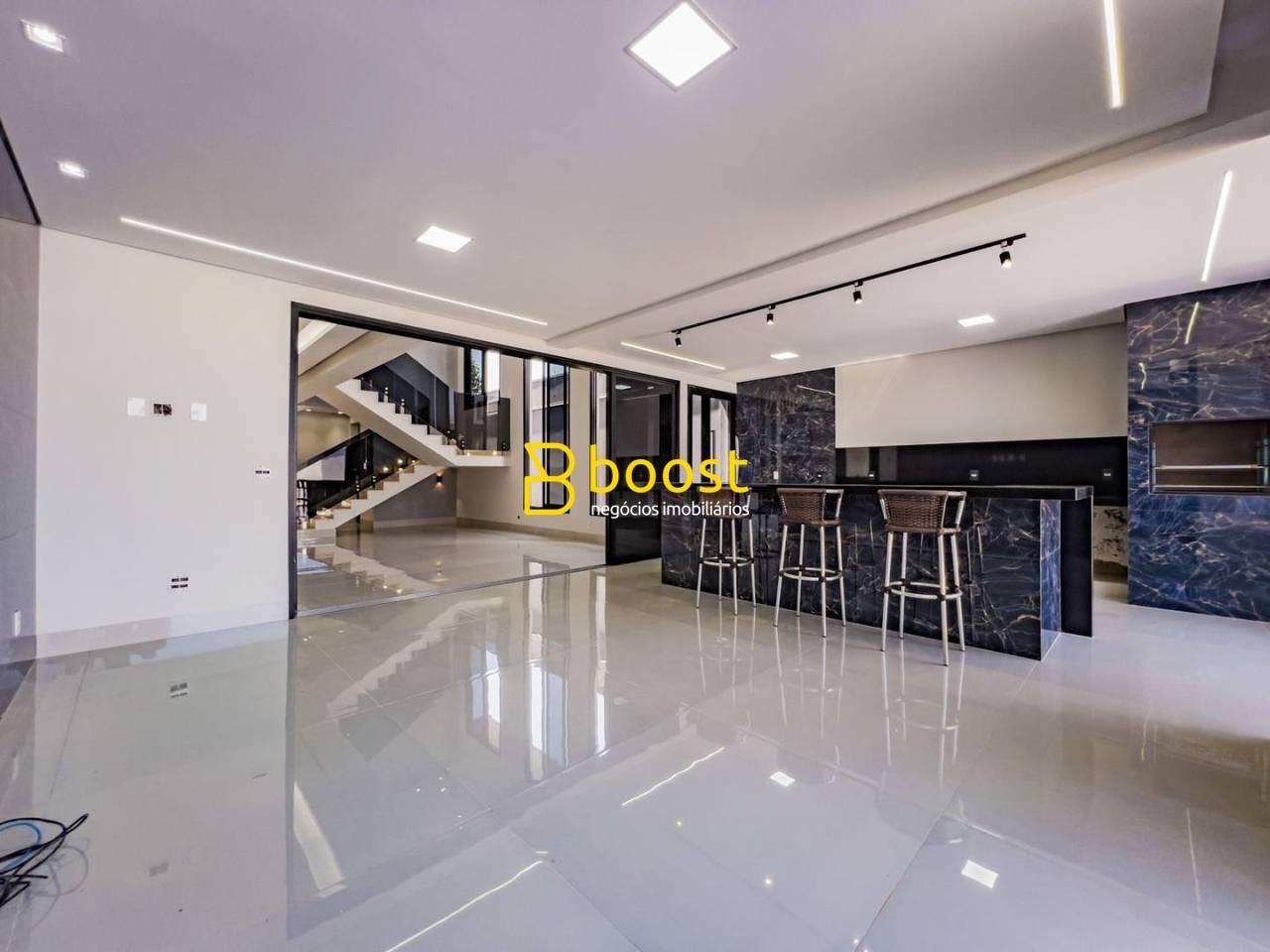 Sobrado com 4 dormitórios à venda, 355 m² por R$ 2.300.000,00 - Tabajaras - Uberlândia/MG