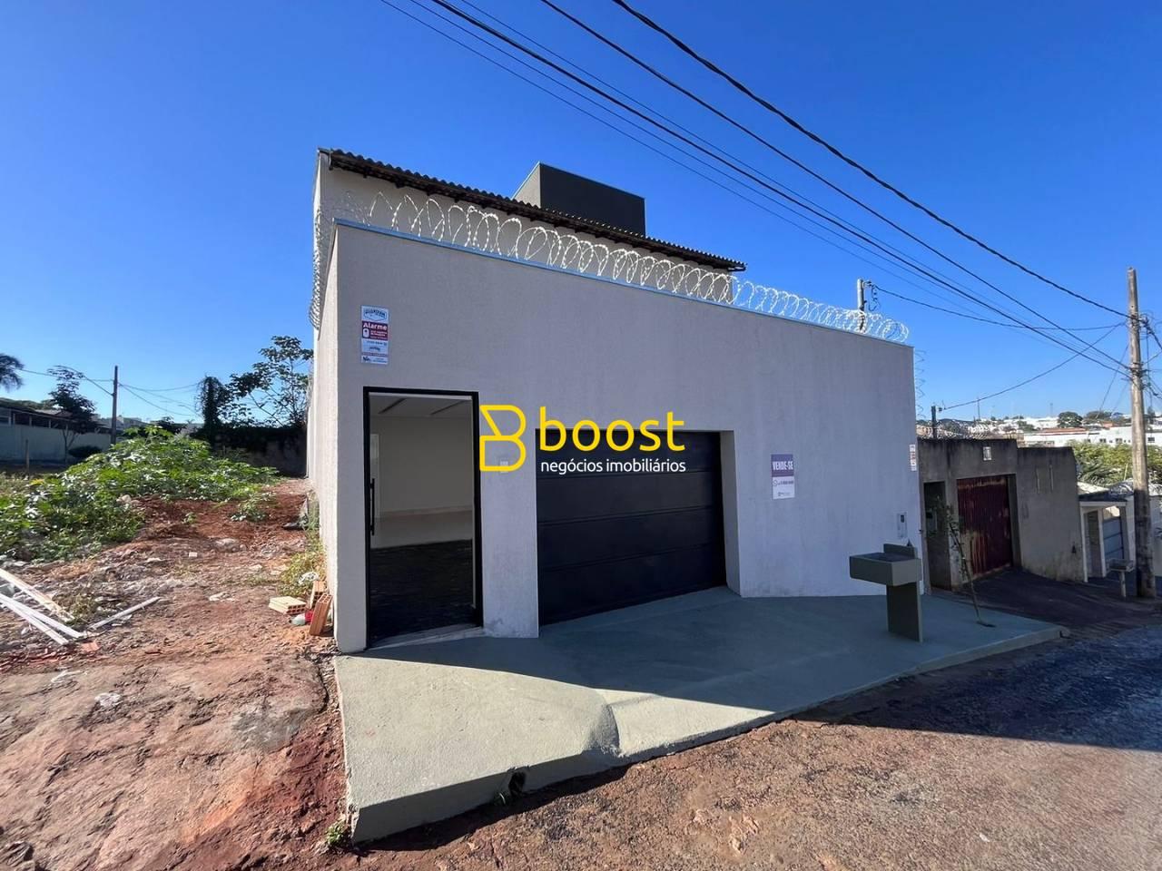 Sobrado com 4 dormitórios à venda, 250 m² por R$ 950.000,00 - Vigilato Pereira - Uberlândia/MG