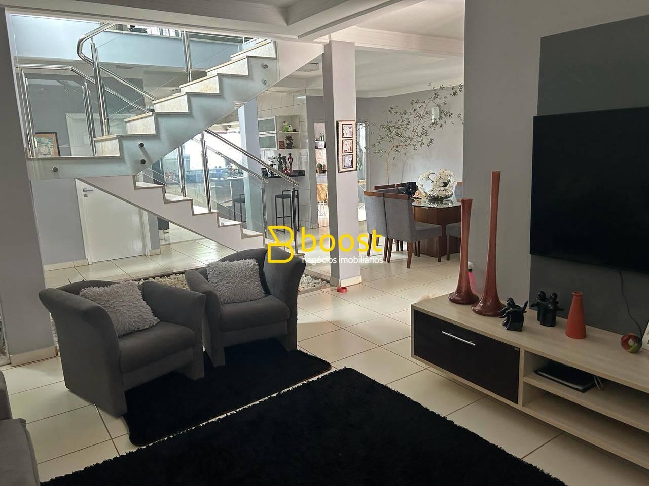 Sobrado à venda, 246 m² por R$ 950.000,00 - Jardim América II - Uberlândia/MG