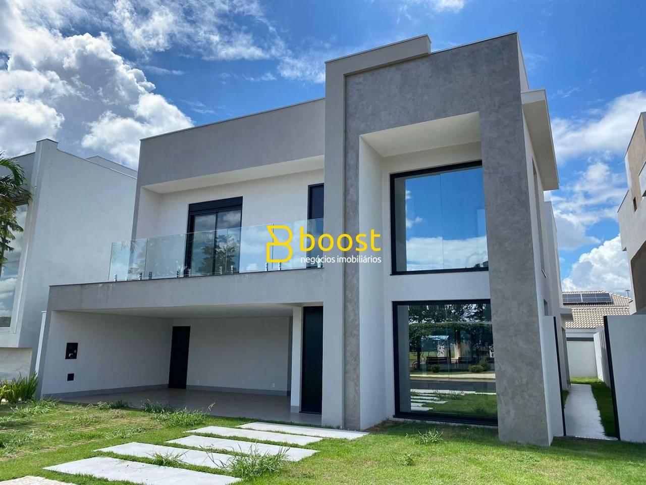 Sobrado com 4 quartos, 331 m², à venda por R$ 3.400.000 - Jardim Versailles - Uberlândia/MG