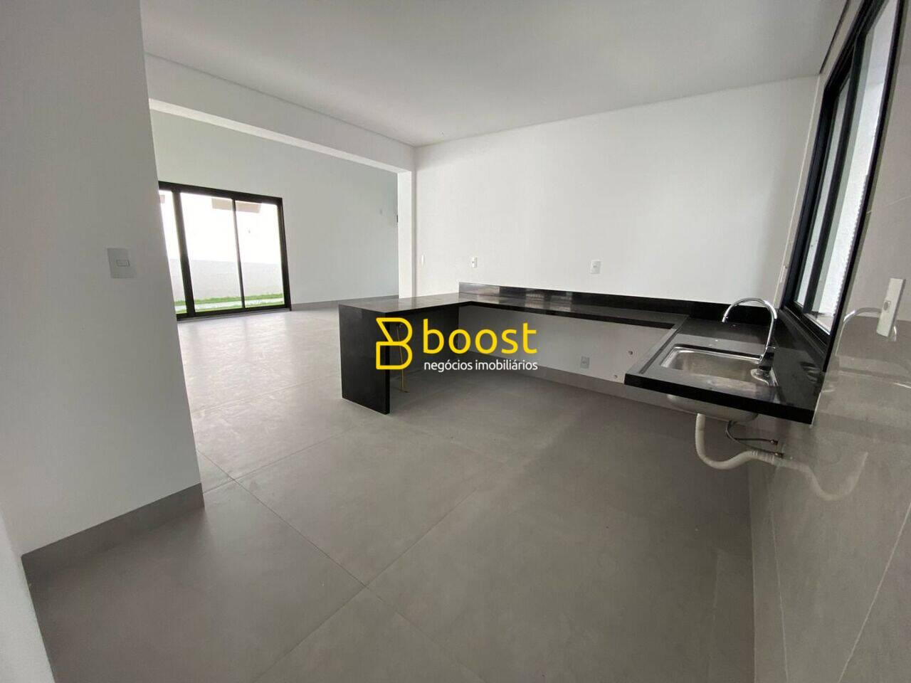Sobrado com 4 quartos, 331 m², à venda por R$ 3.400.000 - Jardim Versailles - Uberlândia/MG, foto 3