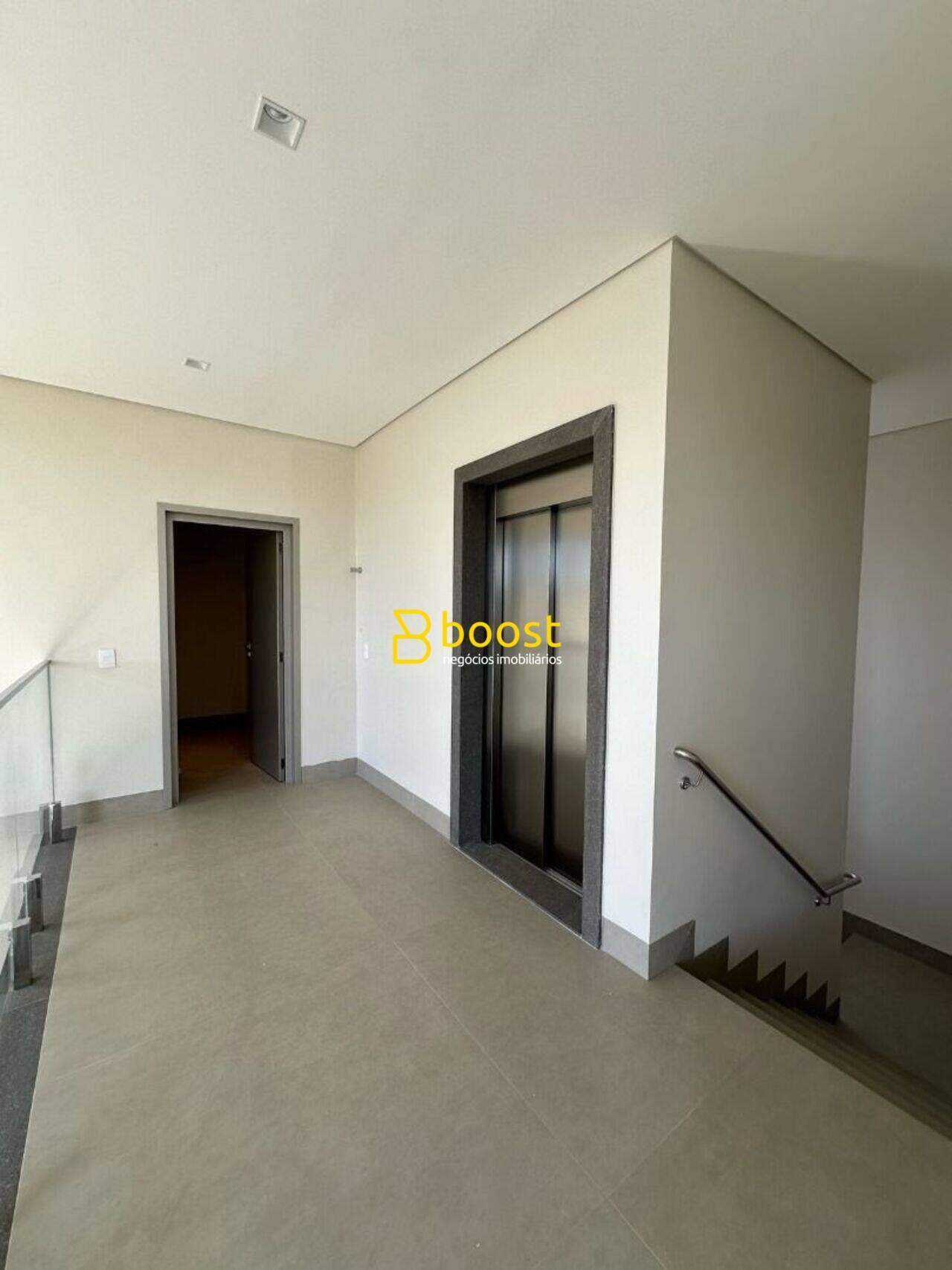 Sobrado com 4 dormitórios à venda, 287 m² por R$ 3.400.000 - Condomínio Tamboré - Uberlândia/MG, foto 2