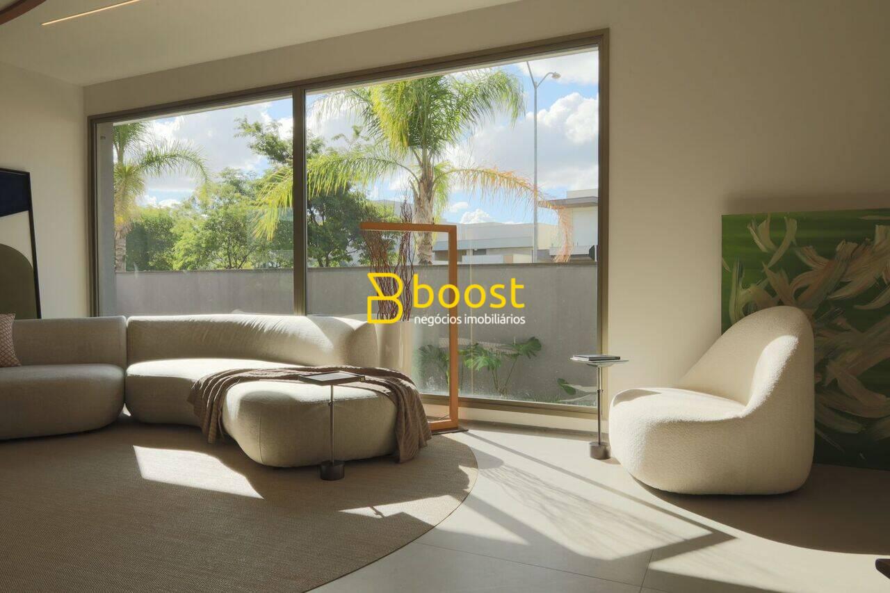 Sobrado de Alto padrão com 5 dormitórios à venda, 376 m² por R$ 5.560.000 - Condomínio Cyrela - Uberlândia/MG, foto 2