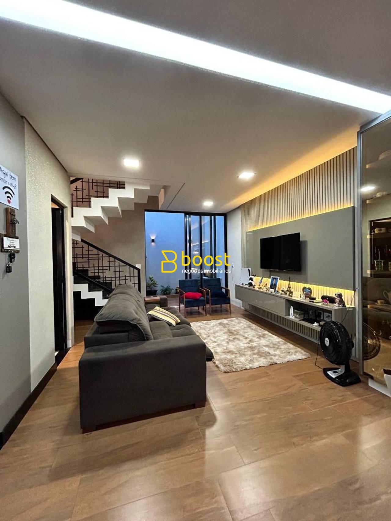 Sobrado com 3 dormitórios à venda, 200 m² por R$ 950.000,00 - Vida Nova - Uberlândia/MG