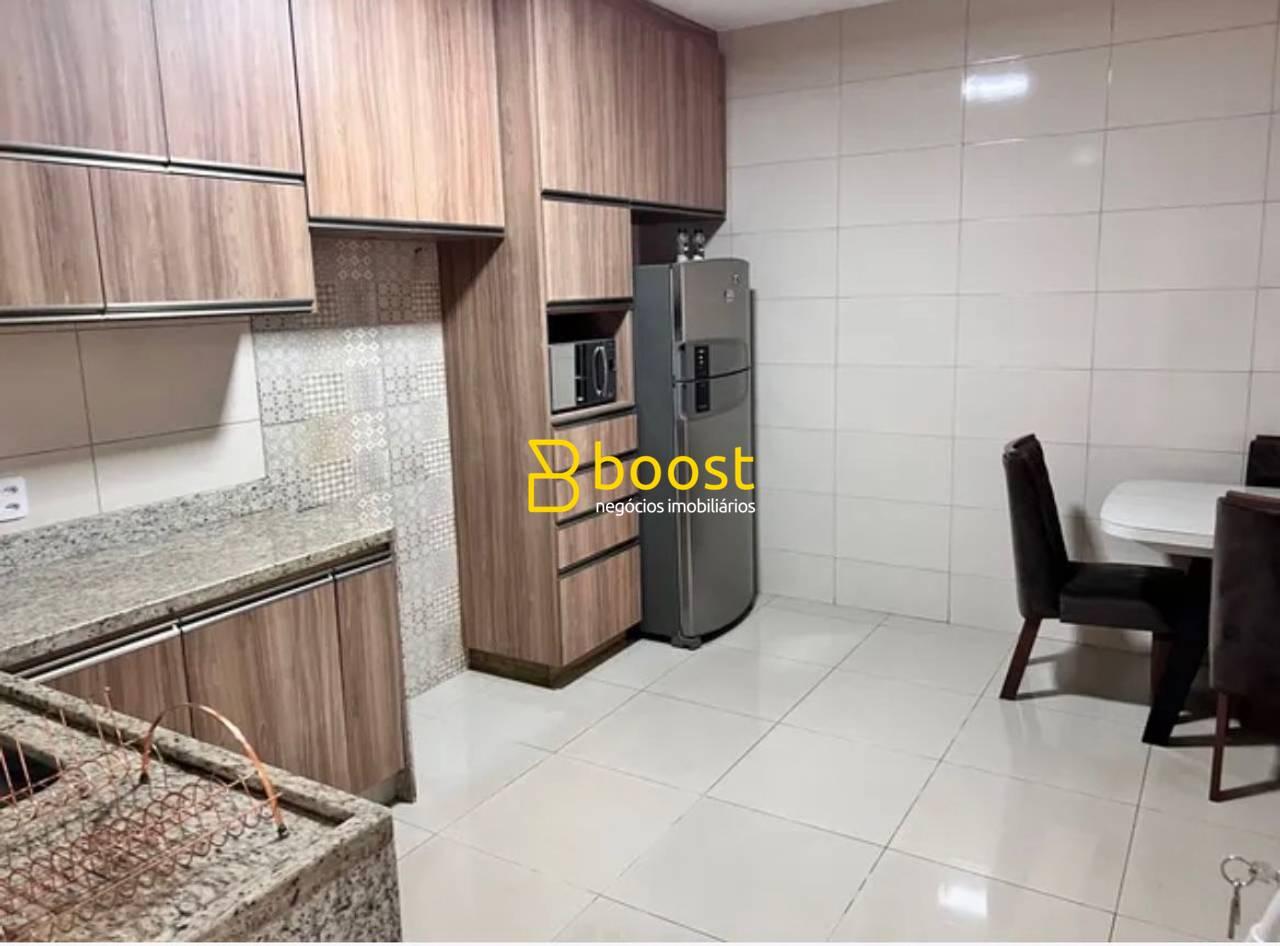 Sobrado com 3 dormitórios à venda, 168 m² por R$ 550.000 - Santa Mônica - Uberlândia/MG