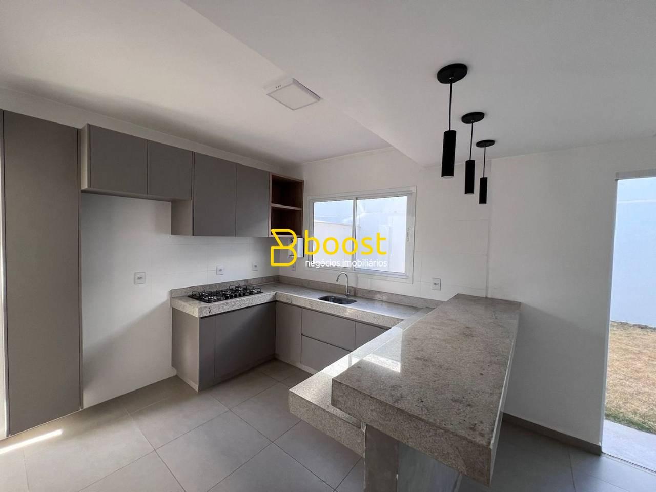 Sobrado com 3 quartos, 81 m², à venda por R$ 670.000 - Condomínio Casas Alto Paradiso - Uberlândia/MG