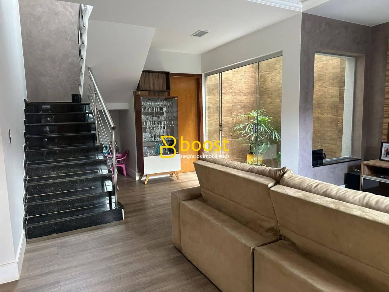 Sobrado com 3 quartos, 176 m², à venda por R$ 1.200.000 - Jardim Botânico - Uberlândia/MG
