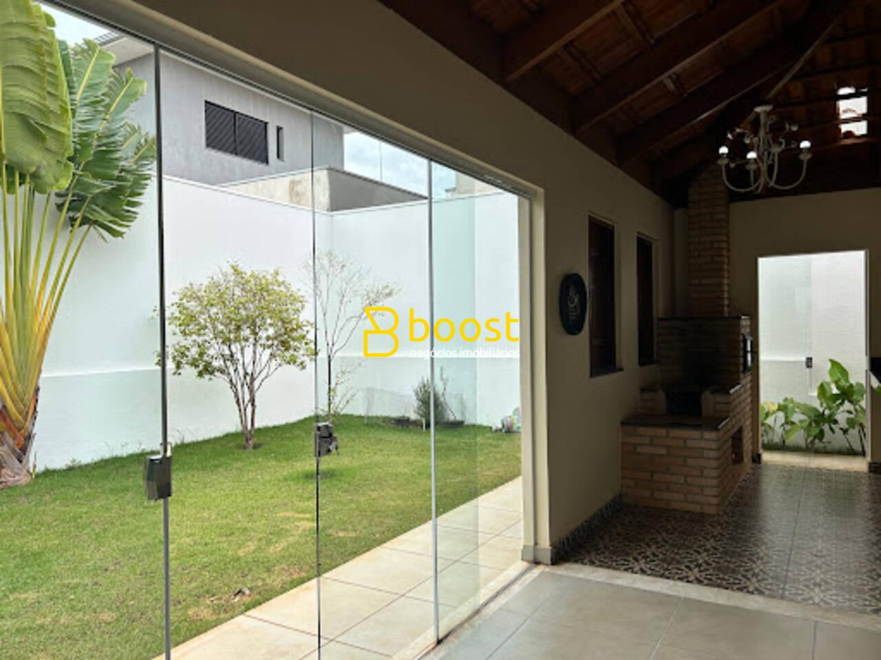 Sobrado com 3 quartos, 360 m², à venda por R$ 1.990.000 - Varanda Sul - Uberlândia/MG, foto 2