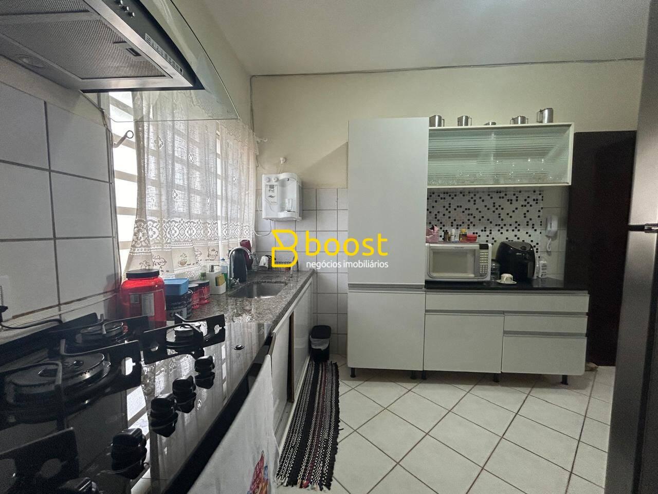 Apartamento com 3 dormitórios à venda, 75 m² por R$ 330.000 - Jardim Finotti - Uberlândia/MG, foto 2