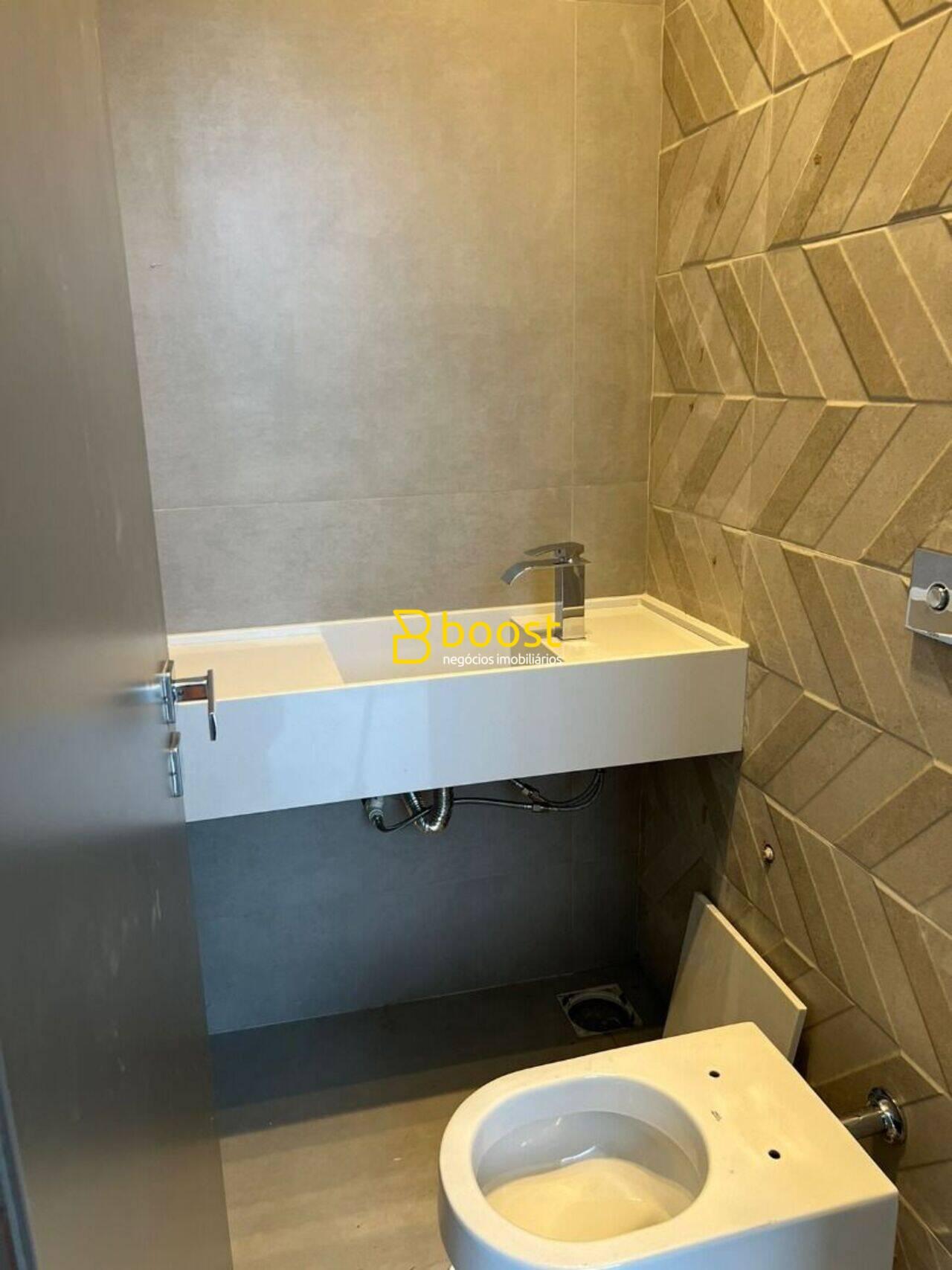 Casa com 4 quartos, 290 m², à venda por R$ 3.500.000 - Jardim Versailles - Uberlândia/MG, foto 3